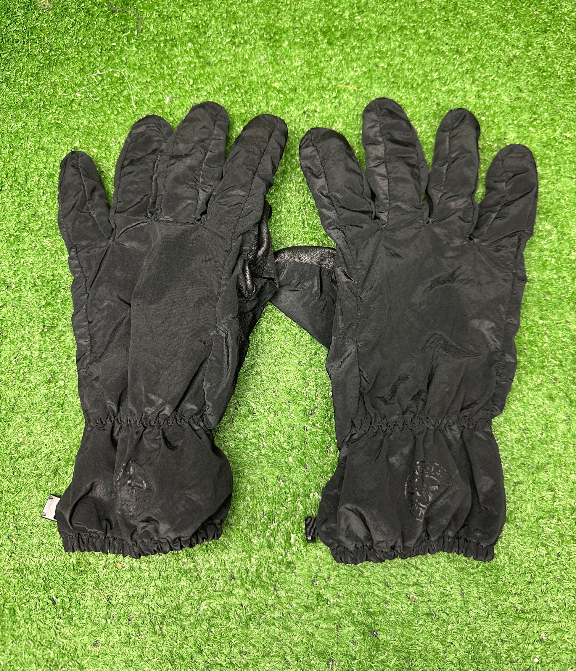 Stone island gloves shop