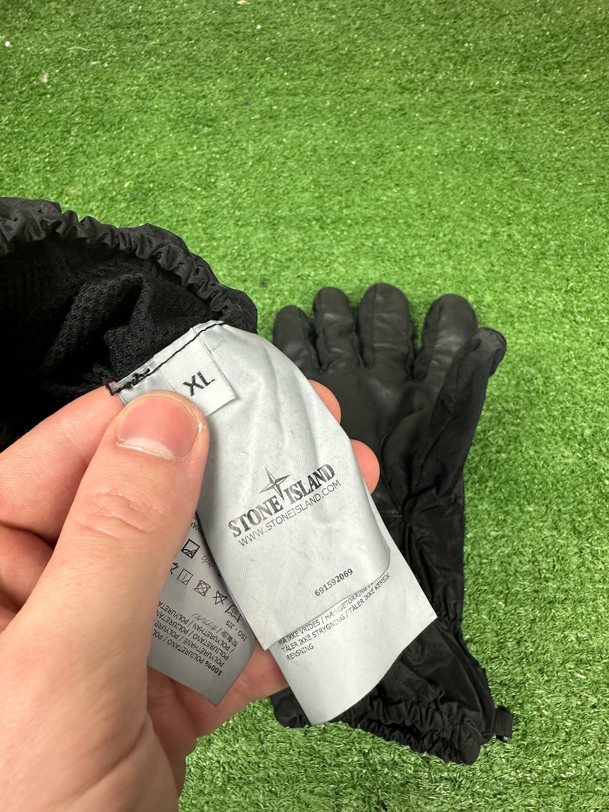 Stone island gloves shop